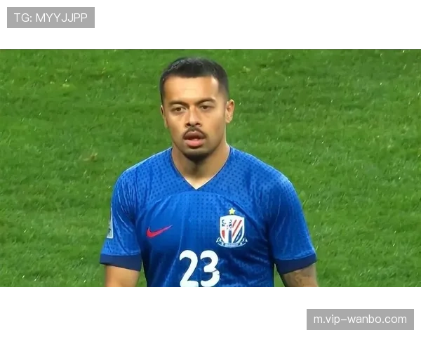 李可遭队友误伤拄拐离场，申花后腰位置需紧急调整